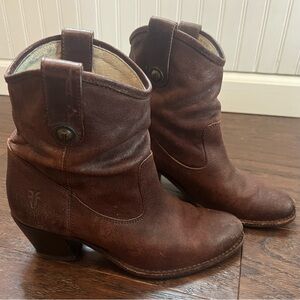Frye Jackie Button Boot Short, 6.5 Brown leather